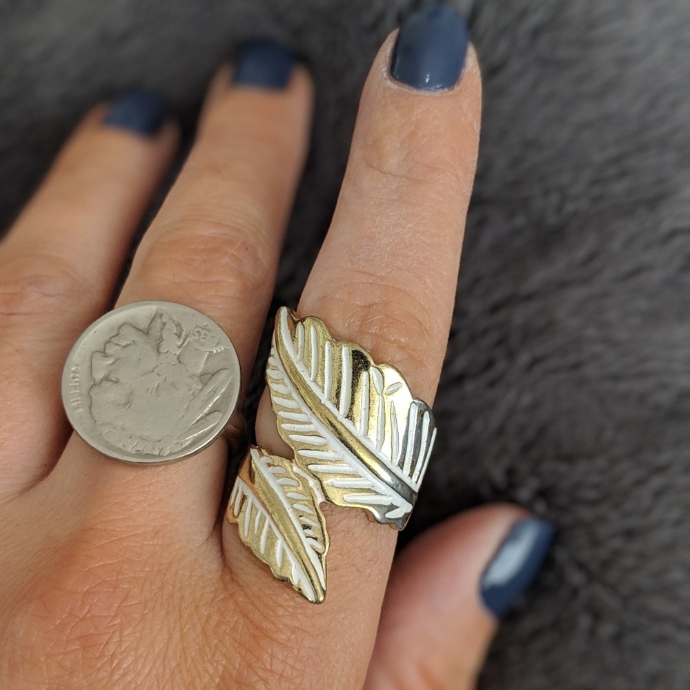 FEATHER RING